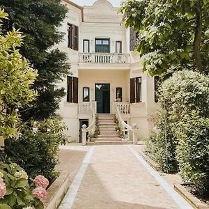 Bed and Breakfast Seven Cafe &